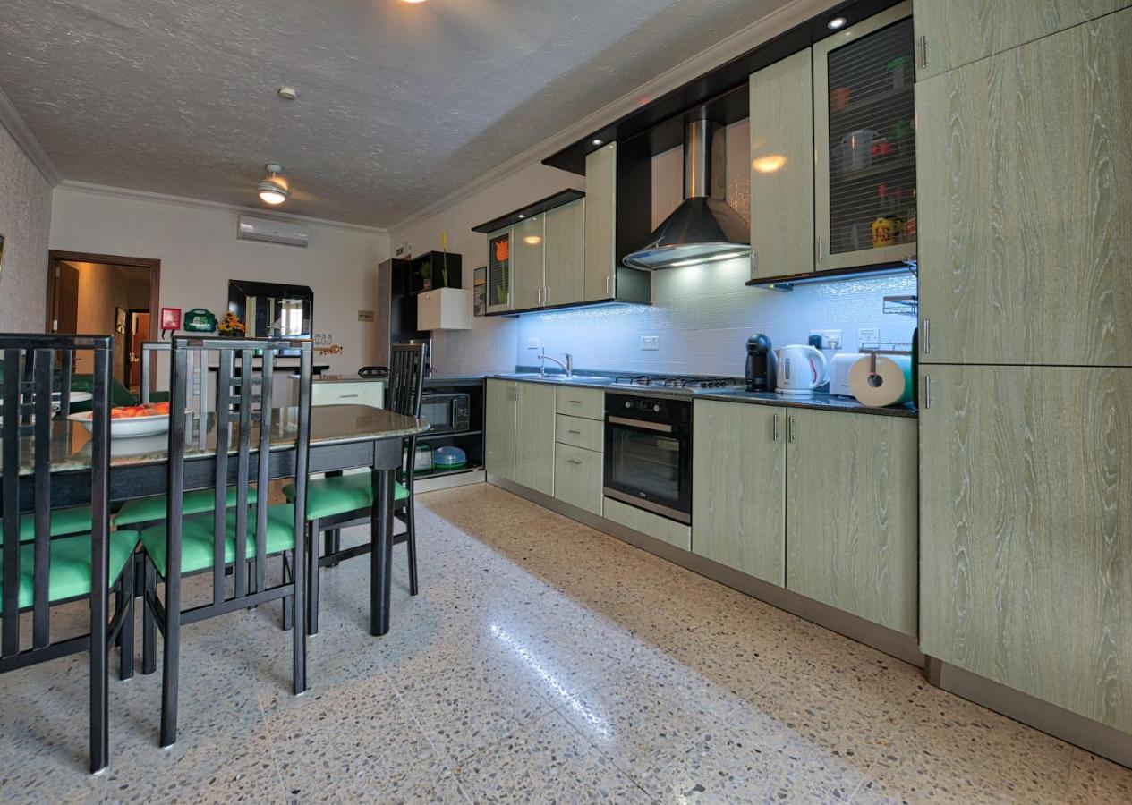 Beachfront With Seaviews Apartment No56 Award Winner Unbeatable Location For Closeness To The Sea Ideal For Guests Looking For Winter Spring And Autumn Breaks In Sunny Malta Also Ideal For Coastal Hikers Mellieħa Eksteriør bilde